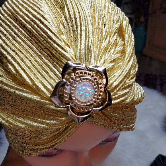 Gold shimmer irridescent broach hat - Picture 10 of 11